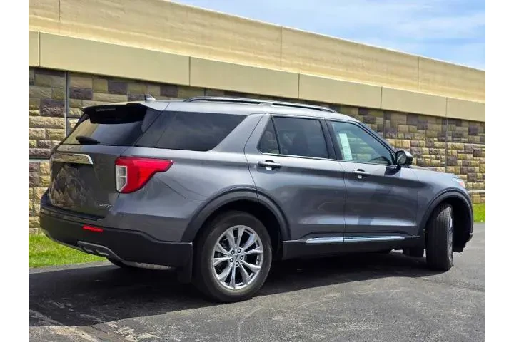 $27481 : Ford Explorer 2022 AWD XLT 4 image 9