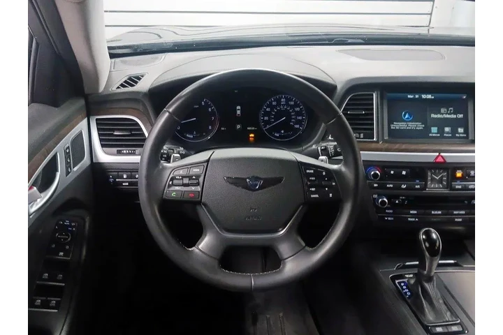 $15998 : Hyundai Genesis 2015 5.0L 4d image 10