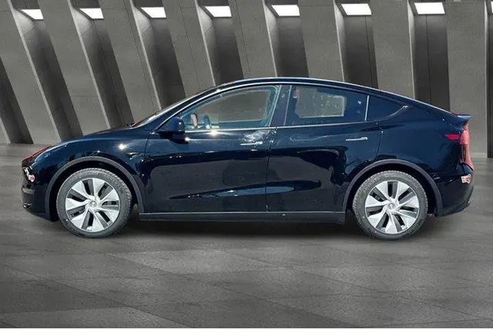 $32900 : Tesla Model Y 2024 AWD Long image 8