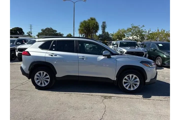 $23888 : Toyota Corolla Cross 2024 LE image 2