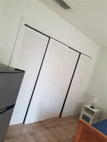 $950 : Master room image 2