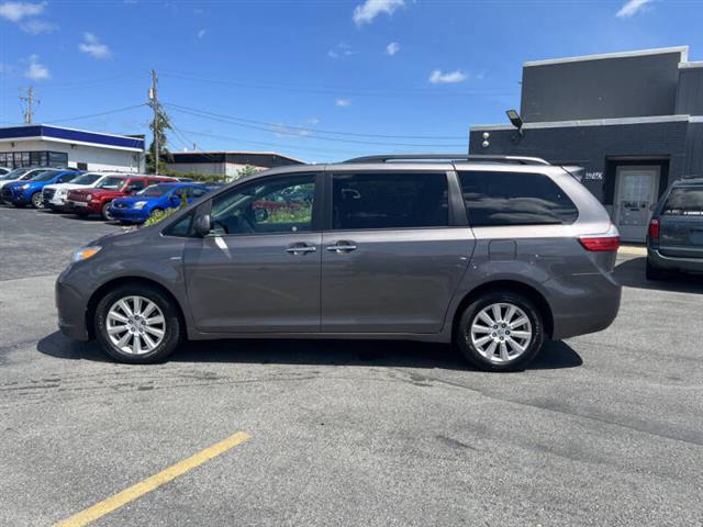 $19545 : 2017 Sienna XLE 7-Passenger image 3