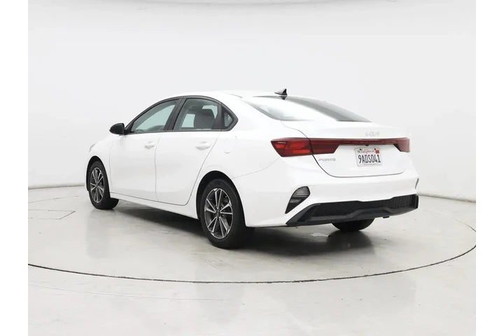 $16998 : Kia Forte 2022 LXS 4dr Sedan image 2