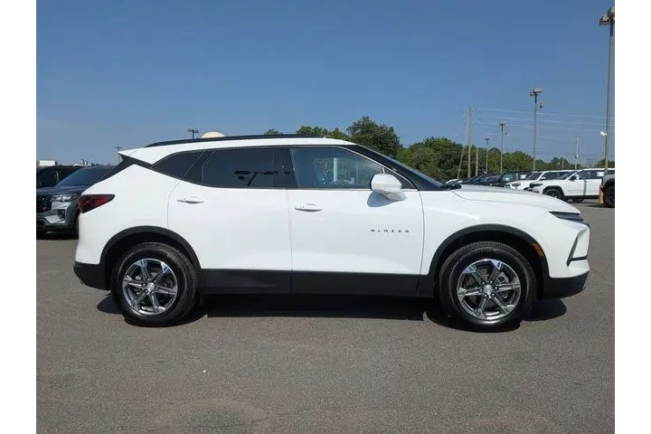 $23992 : Chevrolet Blazer 2023 LT 4dr image 2