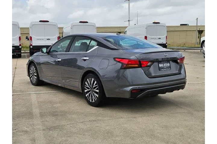 $19275 : Nissan Altima 2025 2.5 SV 4d image 5