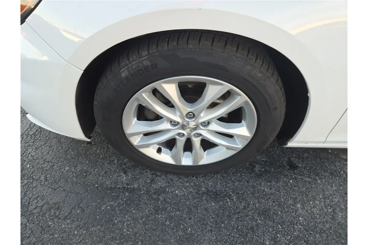 $11995 : 2018 Malibu LS image 9