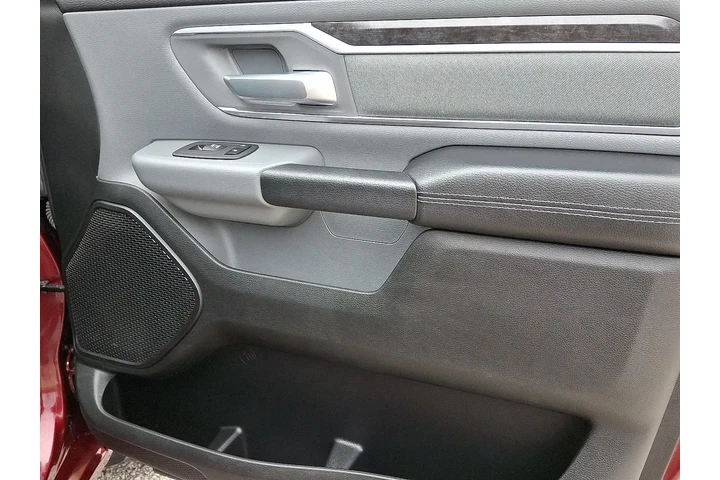 $33999 : Ram 1500 2023 4x4 Big Horn 4 image 10