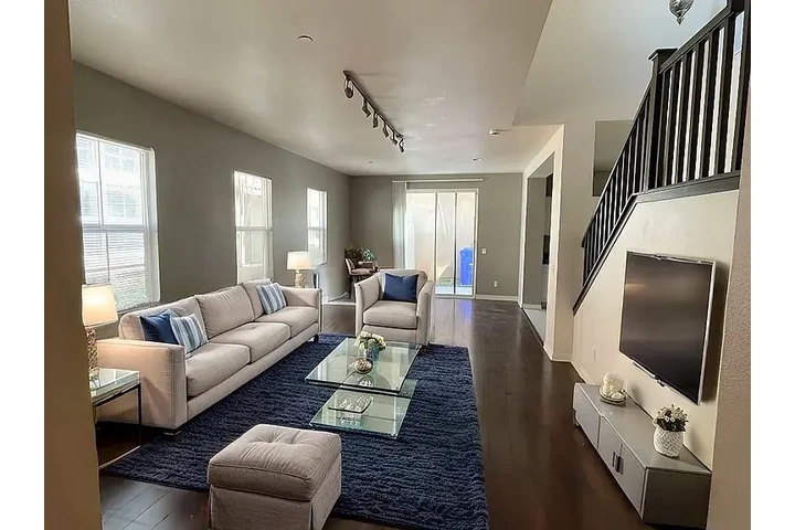 $1750 : HOUSE FOR RENT image 2