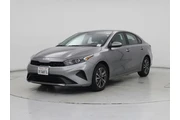 $18998 : Kia Forte 2023 LXS 4dr Sedan thumbnail