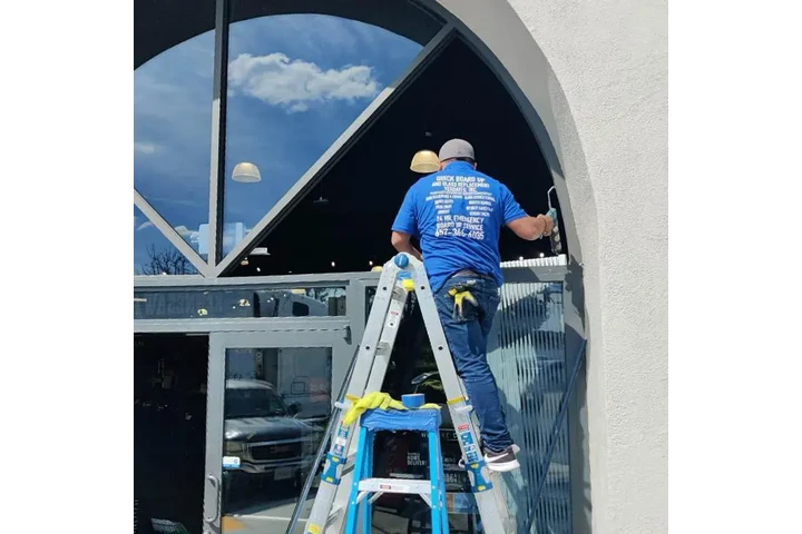 Cubrimos ventanas Comerciales image 2