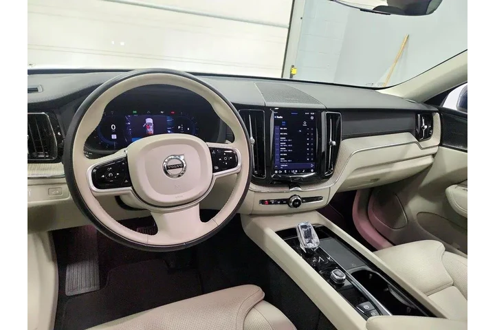 $30998 : Volvo XC60 2022 B5 Inscripti image 9