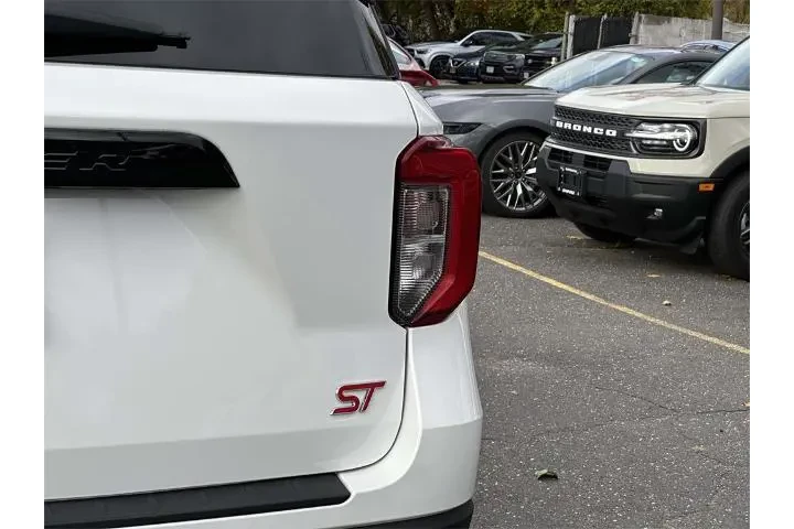 $32511 : Ford Explorer 2022 AWD ST 4d image 9