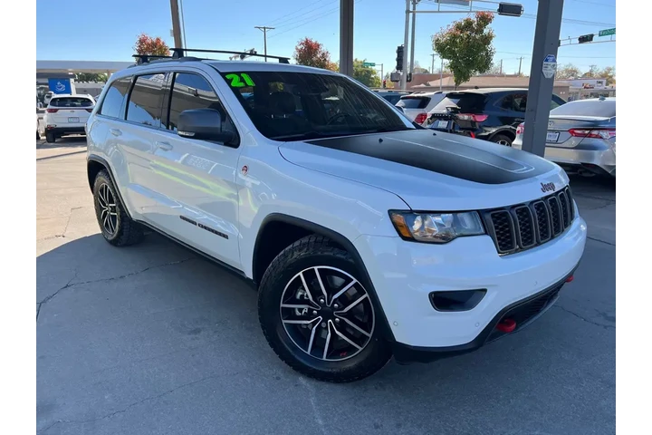 2021 Grand Cherokee Trailhawk image 3