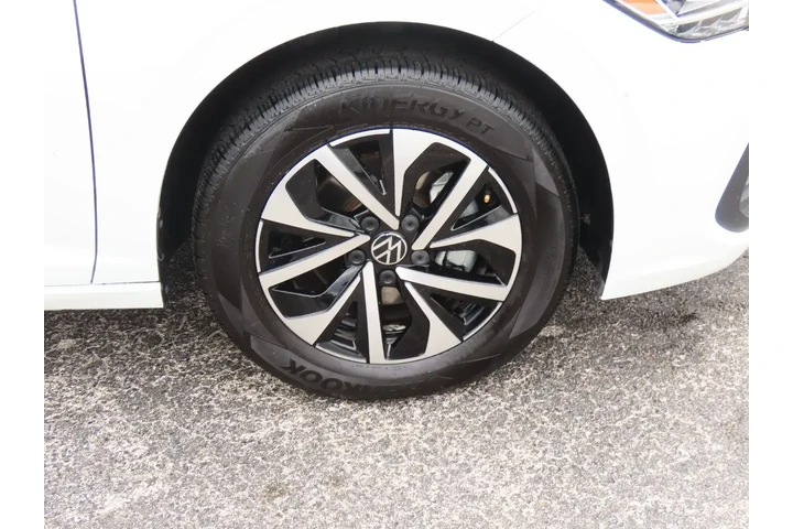 $17999 : Volkswagen Jetta 2024 S 4dr image 9