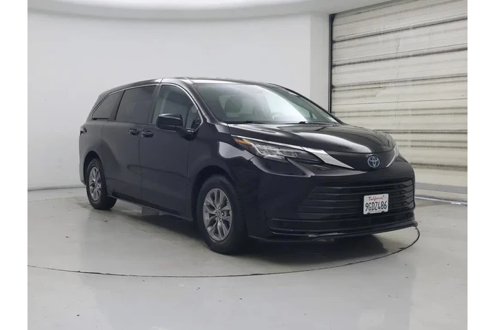 $35998 : Toyota Sienna 2023 LE 8-Pass image 1