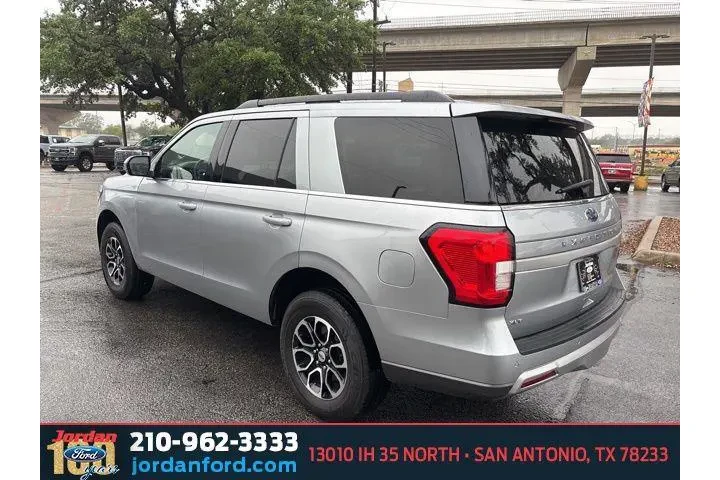 $39134 : Ford Expedition 2024 4x2 XLT image 4