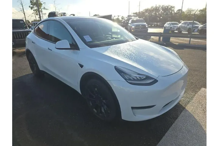$27990 : Tesla Model Y 2023 AWD 4dr C image 3