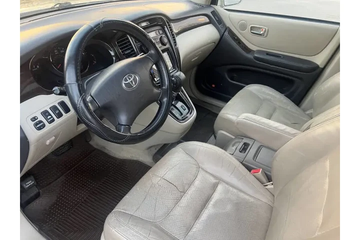 $3900 : 2001 Highlander image 8