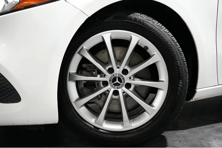 $27861 : 2022 A 220 image 4