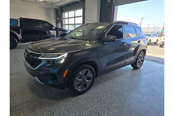 $22599 : Kia Seltos 2024 S 4dr SUV image 1