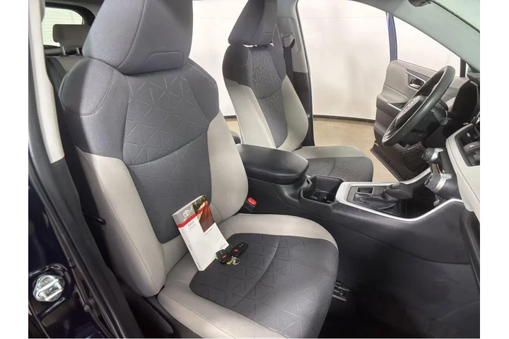 $31490 : Gold Certified2023 RAV4 XLE image 6