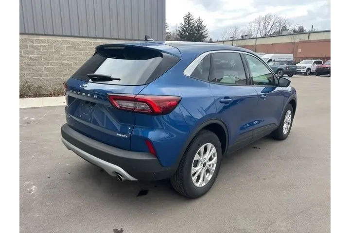 $22535 : Ford Escape 2023 AWD Active image 5