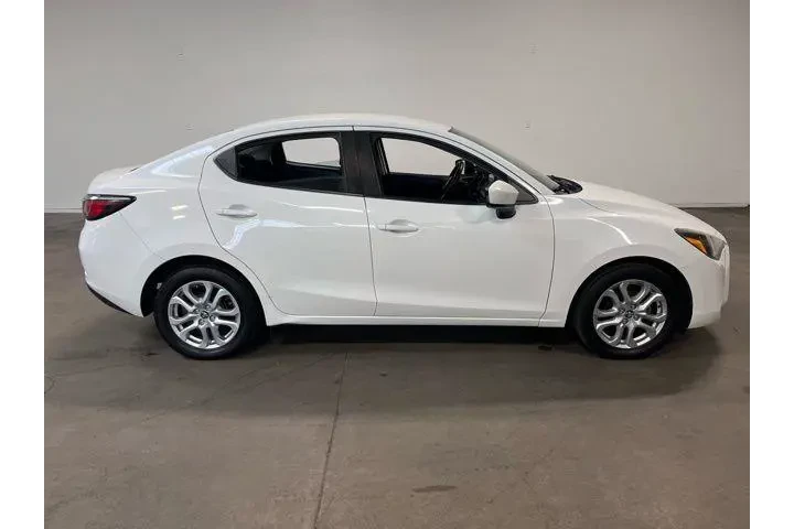 $13944 : Toyota Yaris iA 2017 image 2