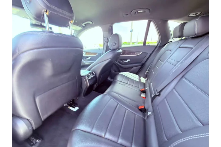 $17995 : MERCEDES BENZ GLC image 3