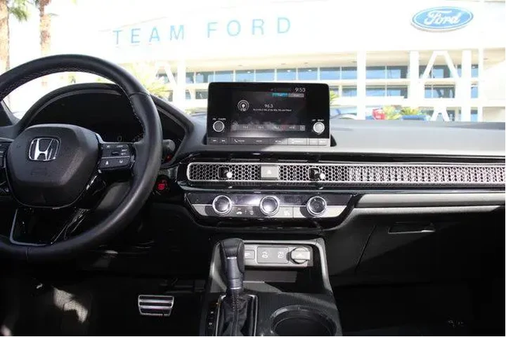 $26071 : Honda Civic 2025 Sport 4dr H image 7