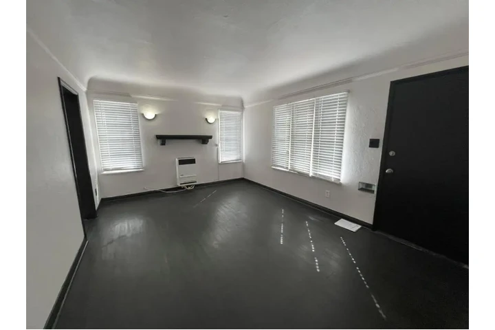 $1100 : Green Yard House image 2