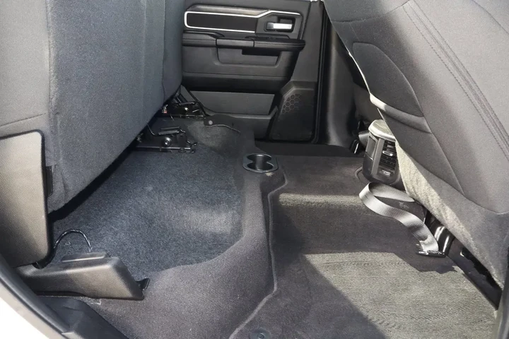 $46988 : 2024 2500 Big Horn 4x4 Crew C image 9