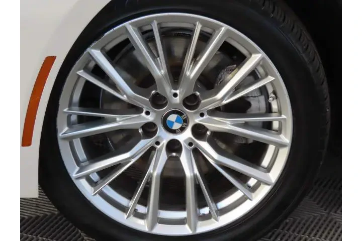 $30995 : BMW 3 Series 2024 AWD 330i x image 4