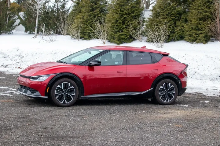 $19795 : Kia EV6 2023 Wind 4dr Crosso image 3