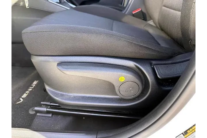 $15999 : Hyundai VENUE 2023 SE 4dr Cr image 10