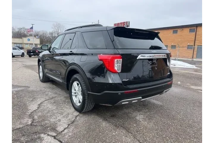 $27345 : Ford Explorer 2023 AWD XLT 4 image 6