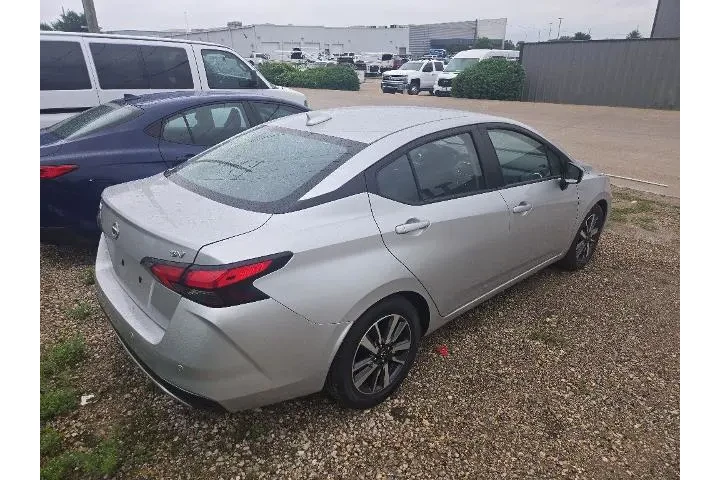 $18551 : Nissan Versa 2025 SV 4dr Sed image 3