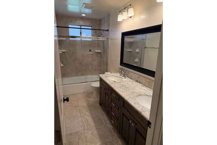 $2000 : CASA☎️Alpine St,La Habra✅ image 4