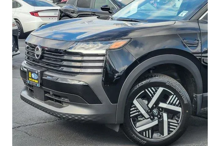 $26895 : Nissan Kicks 2025 SV 4dr Cro image 2