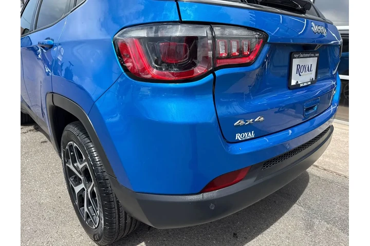 $24995 : 2025 Compass Limited 4x4 image 10