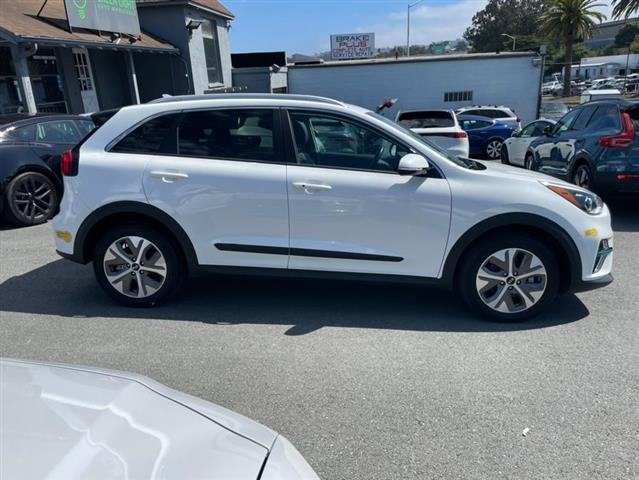 $23500 : Used 2021 Niro EV EX Premium image 5