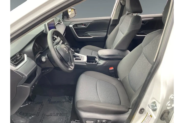 $35572 : Toyota RAV4 2025 XLE 4dr SUV image 10