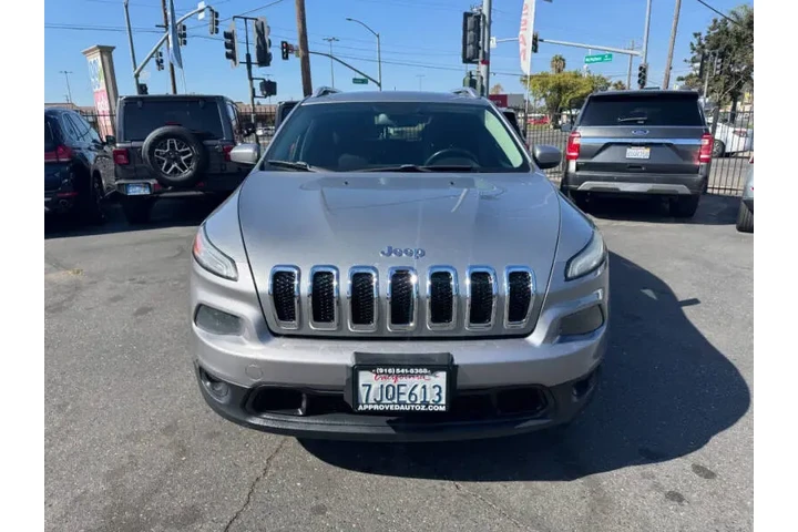 $7998 : 2015 Cherokee Latitude image 4