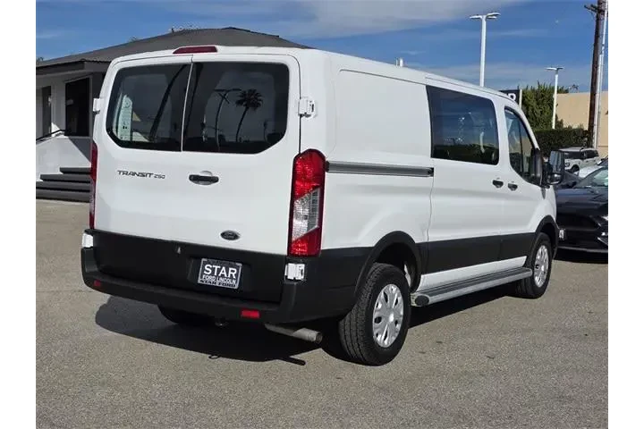 $32595 : Ford Transit 2024 250 3dr SW image 4