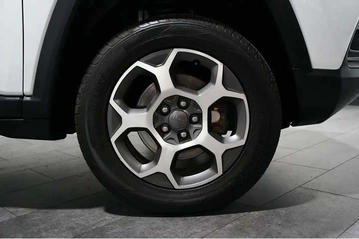 $19117 : 2022 Compass Trailhawk image 6