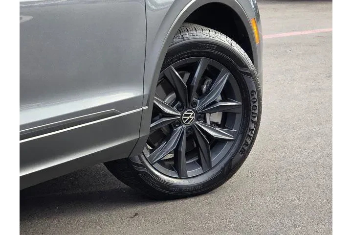 $22995 : Volkswagen Tiguan 2024 SE 4d image 8