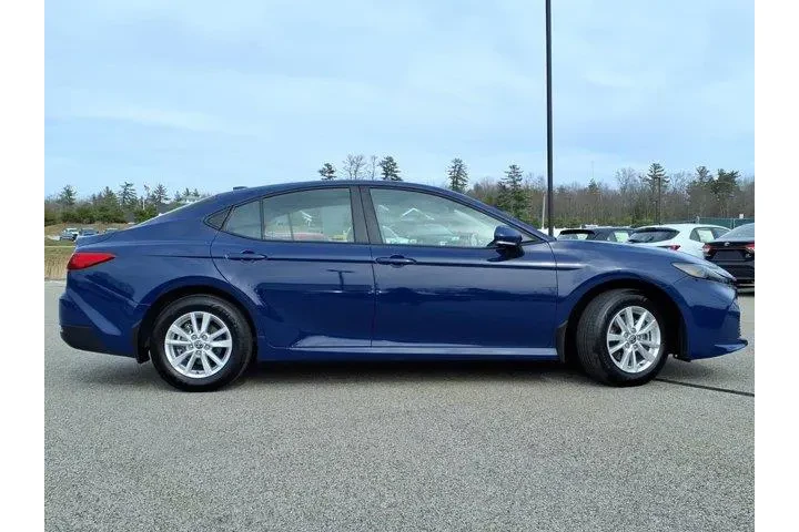 $29950 : Toyota Camry 2025 AWD SE 4dr image 2