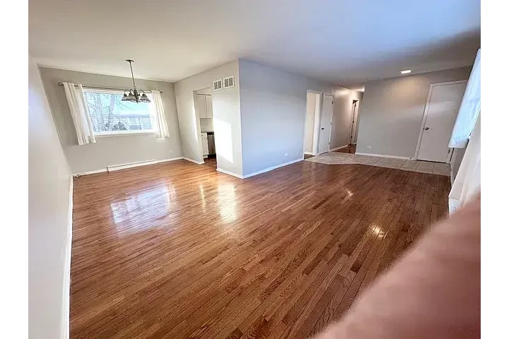 $3200 : Rent image 6