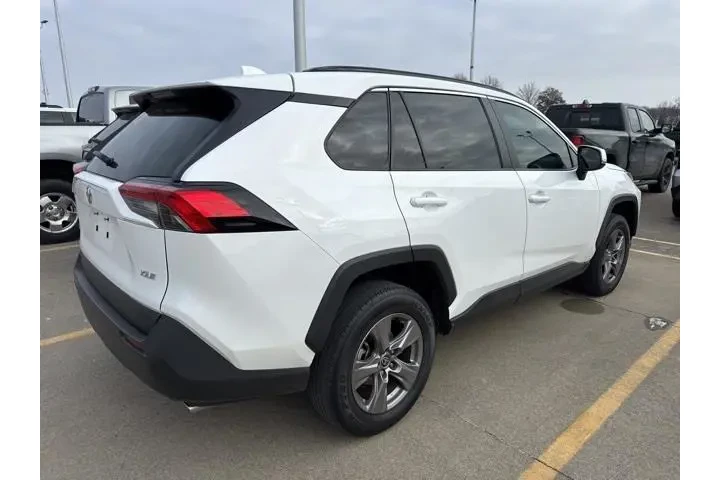 $28927 : Toyota RAV4 2022 XLE 4dr SUV image 9