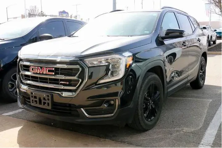 $26239 : GMC Terrain 2024 AWD AT4 4dr image 1