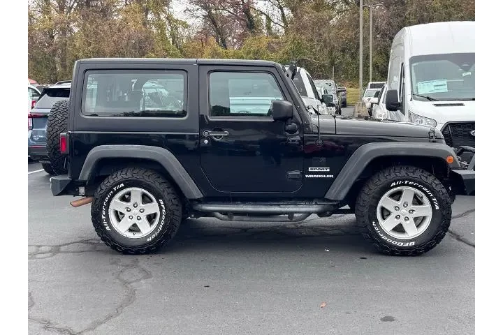 $16000 : Jeep Wrangler 2016 4x4 Sport image 4